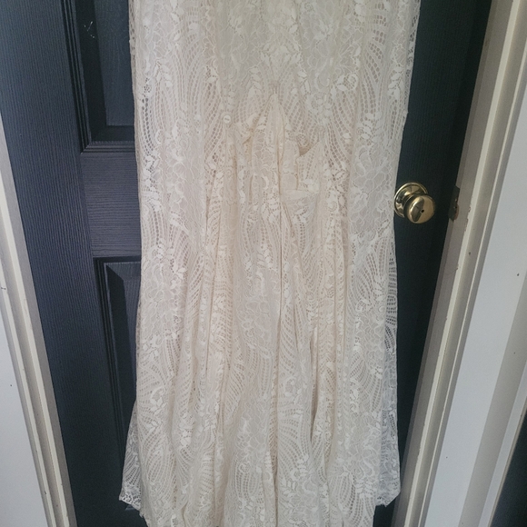 Elegant Lace Ivory Gown - Picture 6 of 12
